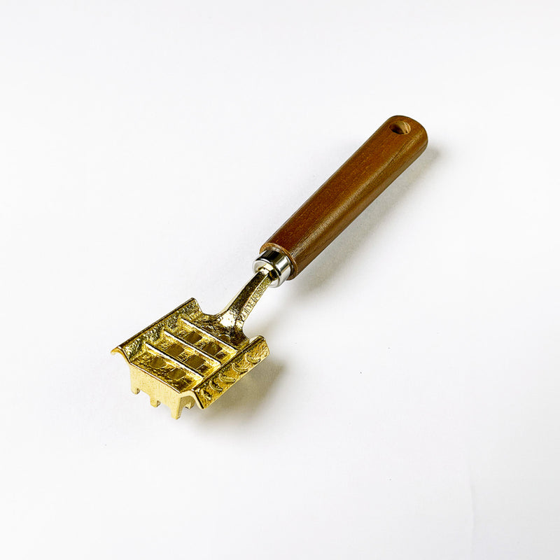 Hoshisan Anti-spattering Brass Fish Scaler with Wooden Handle